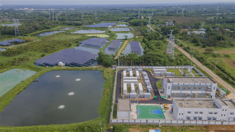 Hainan : la construction du projet complémentaire de pêche et d'énergie photovoltaïque de Tayang à Qionghai bat son plein