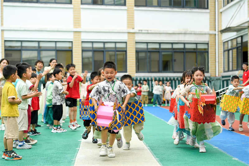 Jiangxi : des activités colorées organisées à Yichun pour la fête des Bateaux-Dragons