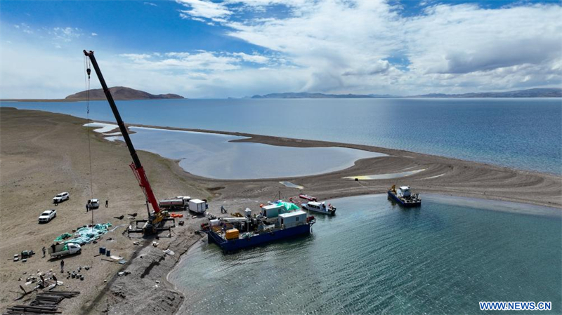 Une équipe multinationale étudie le changement climatique dans le lac d'eau salée le plus haut du monde