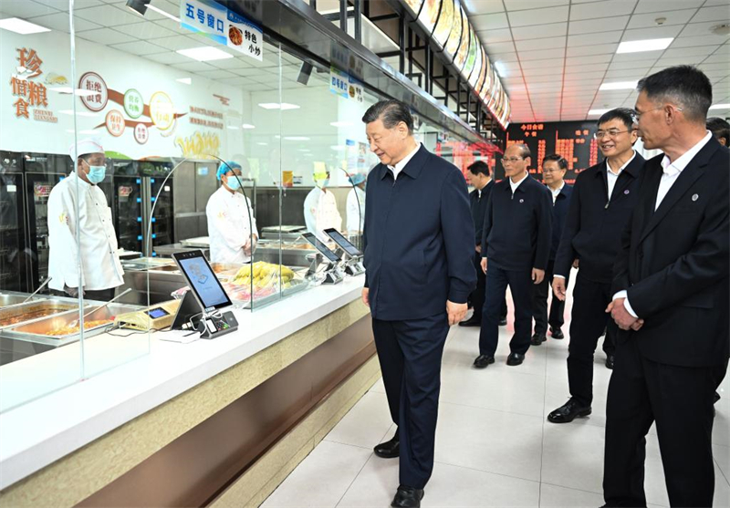 Xi Jinping inspecte la province chinoise du Qinghai