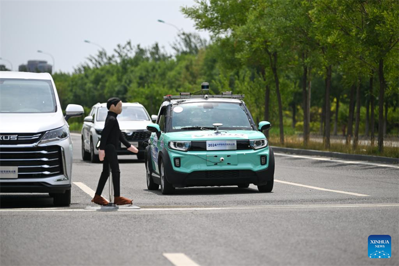 Ouverture du Challenge mondial de la conduite intelligente 2024 à Tianjin