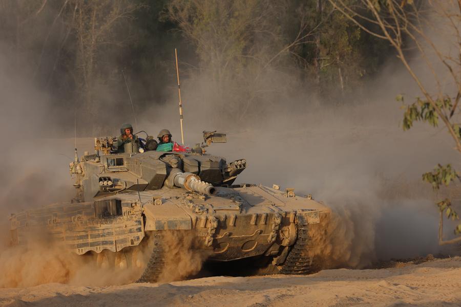 Des troupes israéliennes près de la frontière avec la bande de Gaza, dans le sud d'Israël, le 20 juin 2024.  (Xinhua/Gil Cohen Magen)