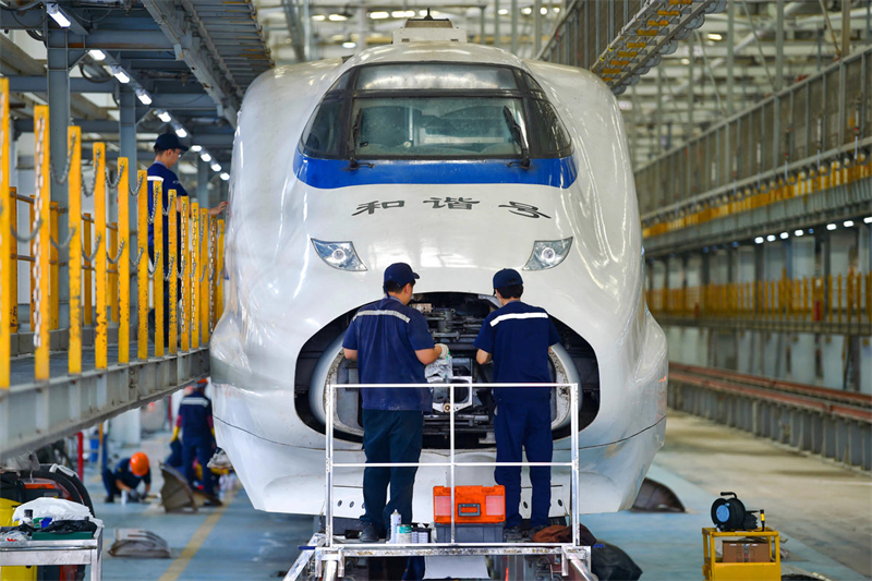 Jiangsu : la maintenance des trains UEM à Nanjing en prévision de la vague de voyages estivale