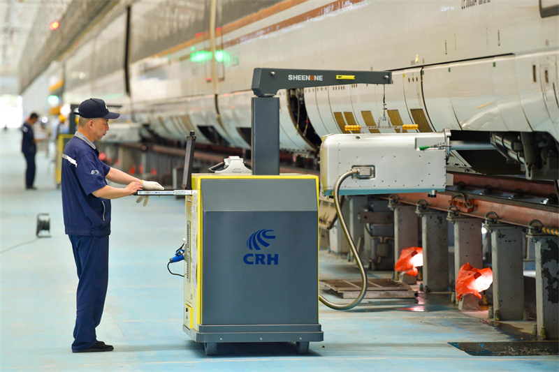 Jiangsu : la maintenance des trains UEM à Nanjing en prévision de la vague de voyages estivale