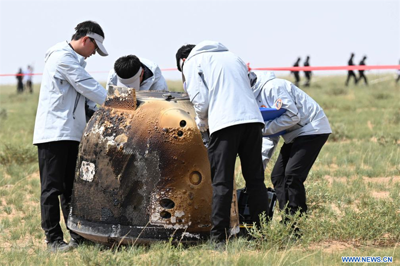 La sonde chinoise Chang'e-6 ramène sur Terre les premiers échantillons de la face cachée de la Lune