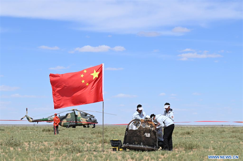 La sonde chinoise Chang'e-6 ramène sur Terre les premiers échantillons de la face cachée de la Lune