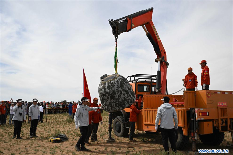 La sonde chinoise Chang'e-6 ramène sur Terre les premiers échantillons de la face cachée de la Lune