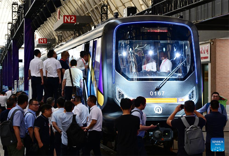 Shandong : une voiture de métro en fibre de carbone lancée à Qingdao