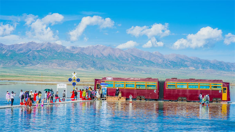 Qinghai : la beauté du lac salé Chaka à Wulan