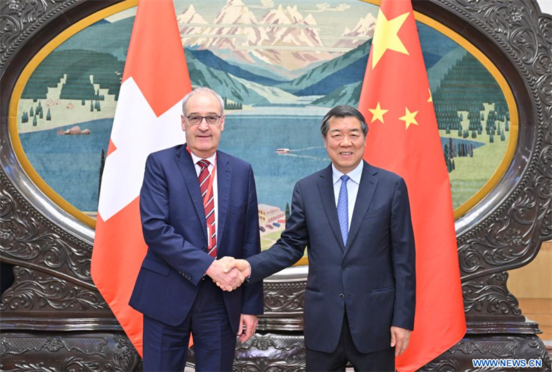 Un vice-PM chinois rencontre des invités de la Suisse et du Japon