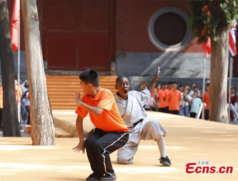 Henan : 10 pratiquants de 47 pays récompensés par le titre d'« étoile du kung-fu Shaolin »