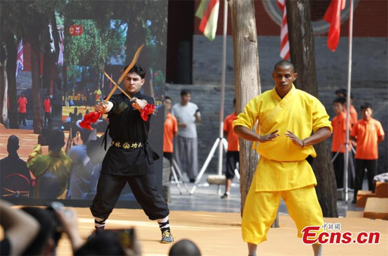 Henan : 10 pratiquants de 47 pays récompensés par le titre d'« étoile du kung-fu Shaolin »