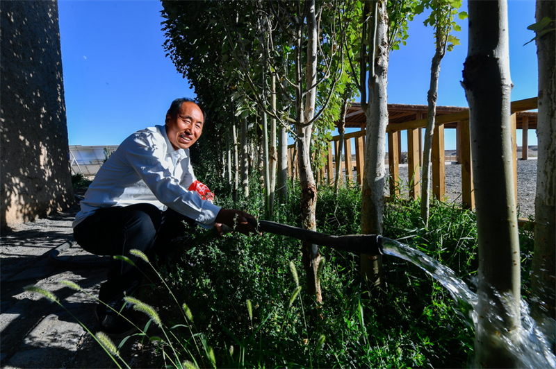 Gansu : enraciné dans le désert depuis 18 ans, le « couple du Gobi » veille sur la Grande Muraille des Han