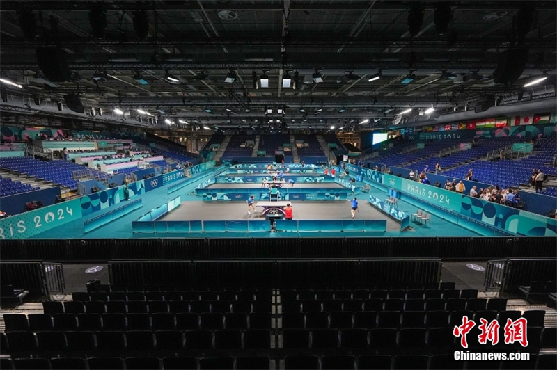 L'équipe olympique de tennis de table chinoise s'entraîne et se prépare à la compétition à Paris