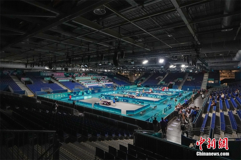 L'équipe olympique de tennis de table chinoise s'entraîne et se prépare à la compétition à Paris