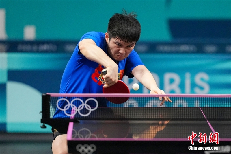 L'équipe olympique de tennis de table chinoise s'entraîne et se prépare à la compétition à Paris