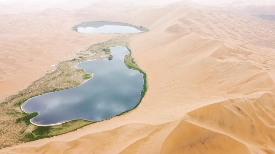 Vue aérienne du désert de Badain Jaran dans la région autonome de Mongolie intérieure, dans le nord de la Chine, le 13 juillet 2022. (Photo : Bei He)