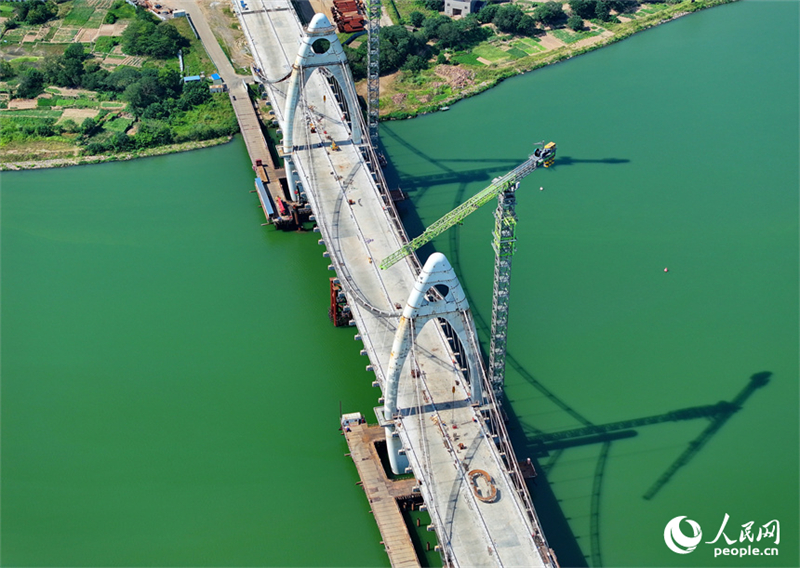 Jiangxi : Fengcheng construit un nouveau pont dans un vieux quartier pour favoriser la revitalisation des transports