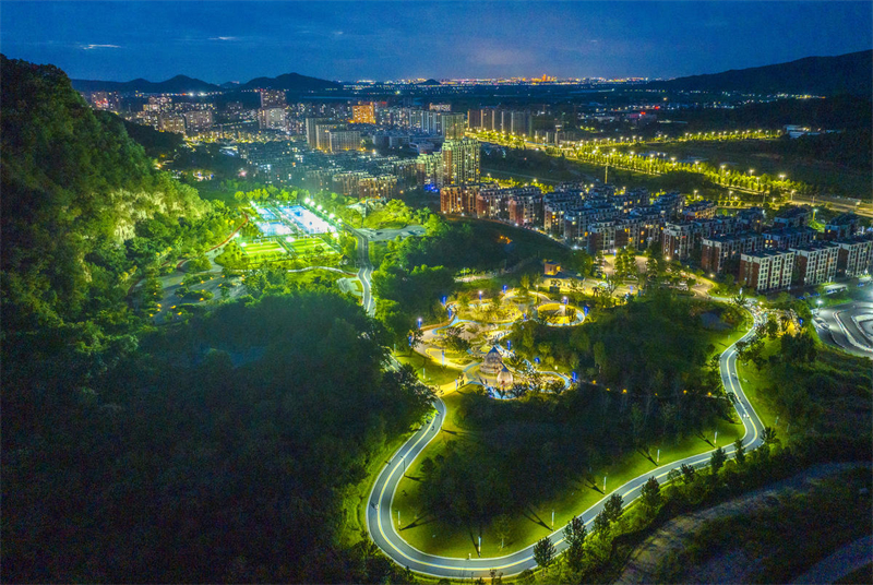 Anhui : l'engouement pour le fitness pendant les nuits d'été à Wuhu