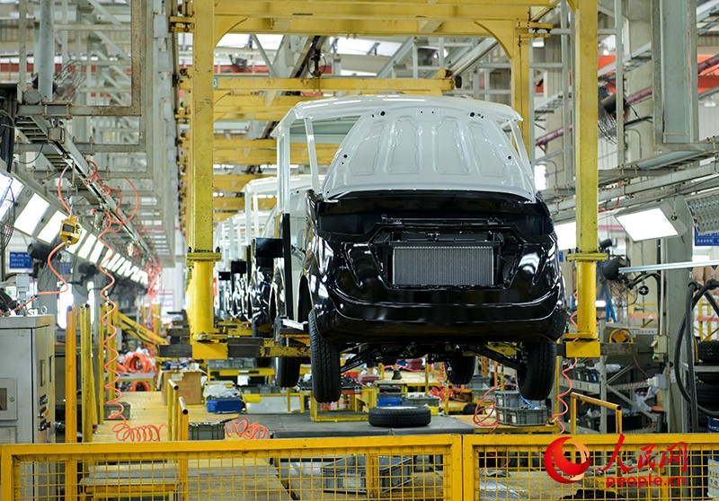 Photo montrant une ligne de production de véhicules tout-terrain chez Liuzhou Wuling Automobile Industry Co., Ltd., à Liuzhou, dans la région autonome Zhuang du Guangxi (sud de la Chine). (Lei Qijun / Le Quotidien du Peuple en ligne)