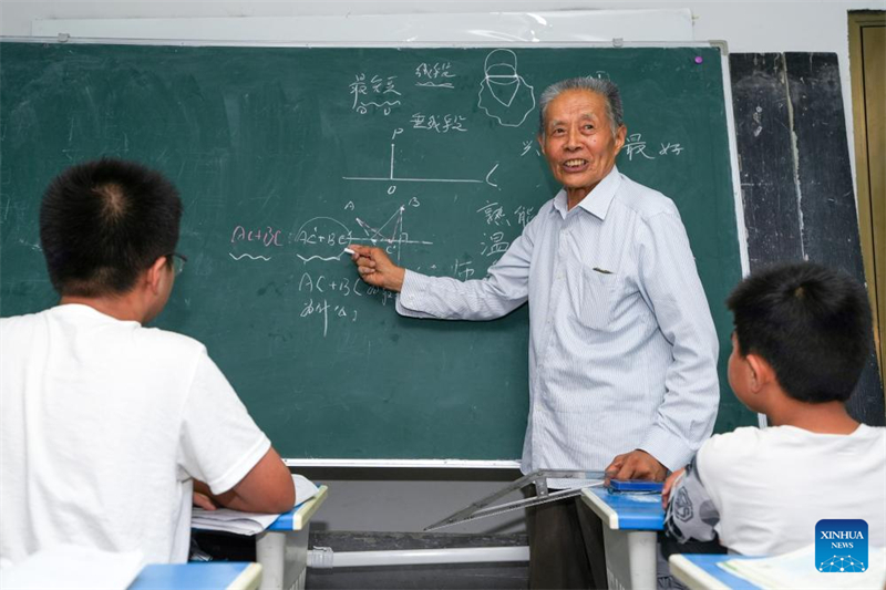 Henan : histoire en photos d'un enseignant qui a consacré toute sa vie à l'éducation