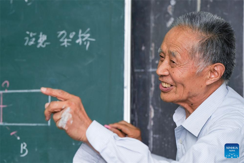 Henan : histoire en photos d'un enseignant qui a consacré toute sa vie à l'éducation