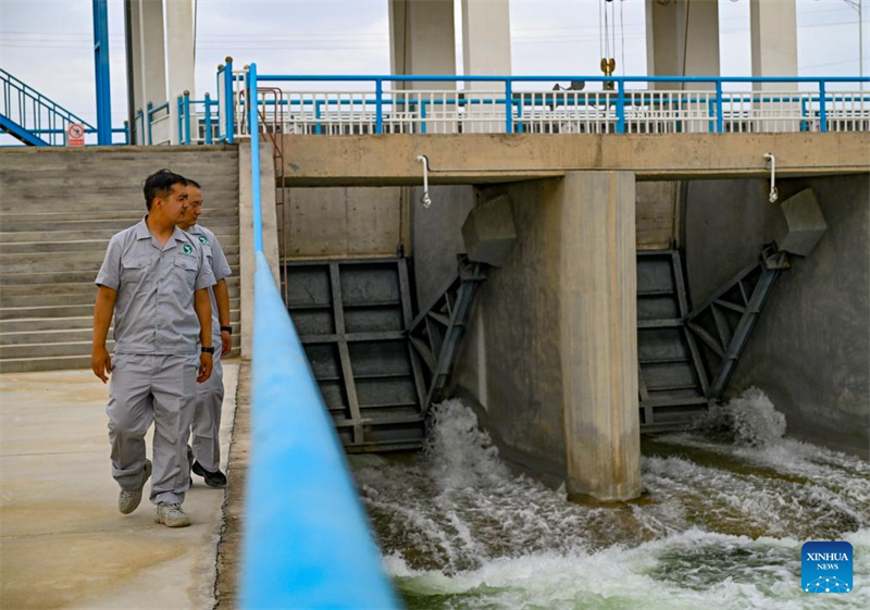 Le Xinjiang a commencé à détourner les eaux vers le plus long fleuve intérieur de Chine