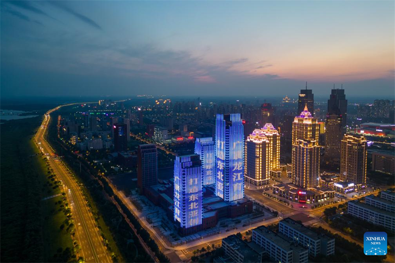 Heilongjiang : la « ville de glace » de Harbin reste attractive pour les touristes tout au long de l'année