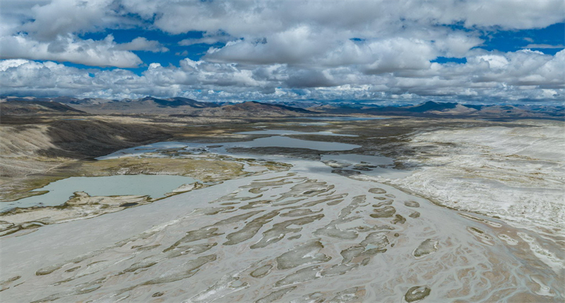 Xizang : la source de la magnifique rivière Yarlung Zangbo