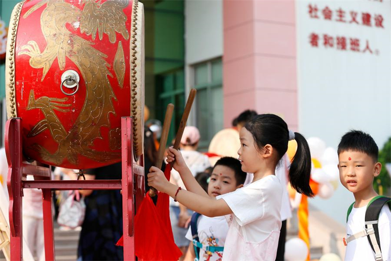 Chine : les écoliers fêtent le début du nouveau semestre