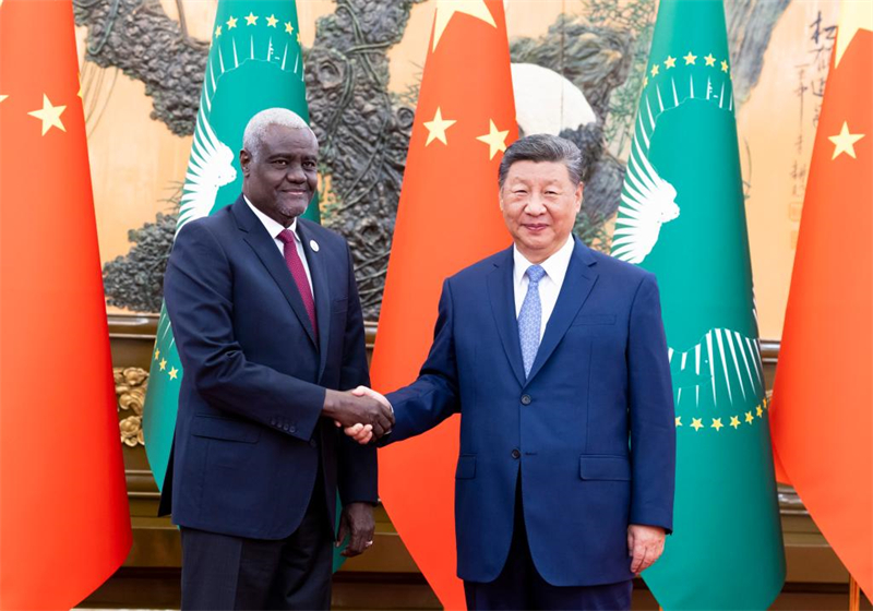 Xi Jinping rencontre le président de la Commission de l'Union africaine