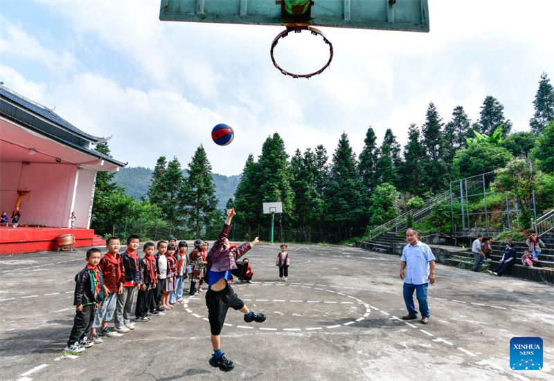 Guizhou : un enseignant unique au service d'une mini-école à Congjiang