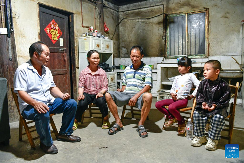 Guizhou : un enseignant unique au service d'une mini-école à Congjiang