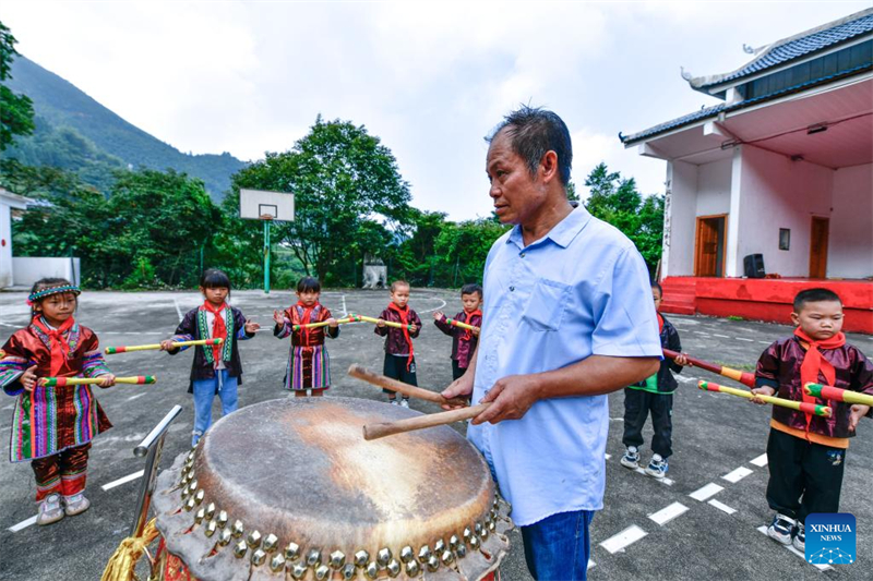 Guizhou : un enseignant unique au service d'une mini-école à Congjiang