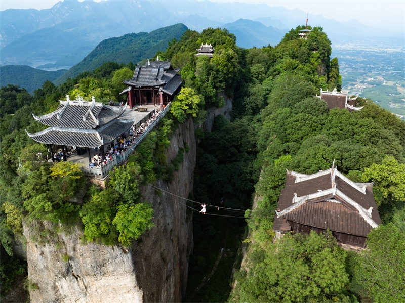 Sichuan : le spectaculaire « ferry volant » du mont Douchuan à Mianyang