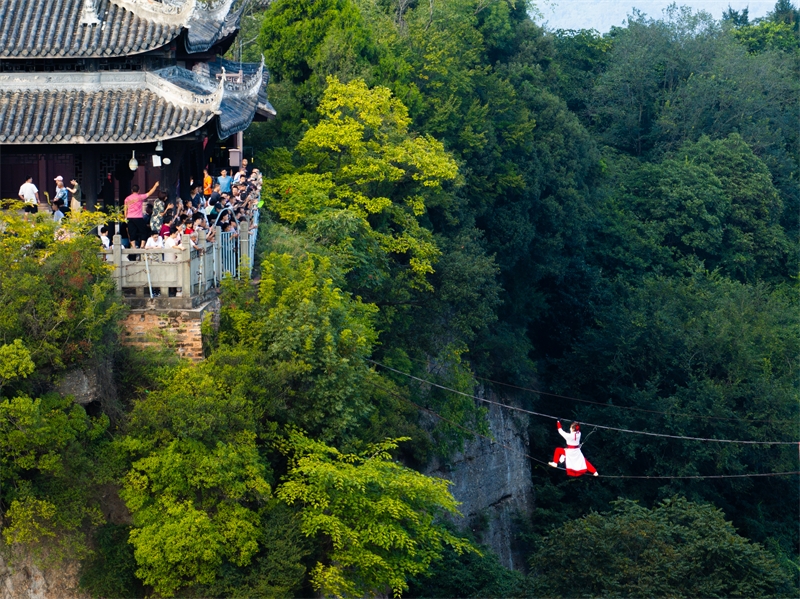 Sichuan : le spectaculaire « ferry volant » du mont Douchuan à Mianyang