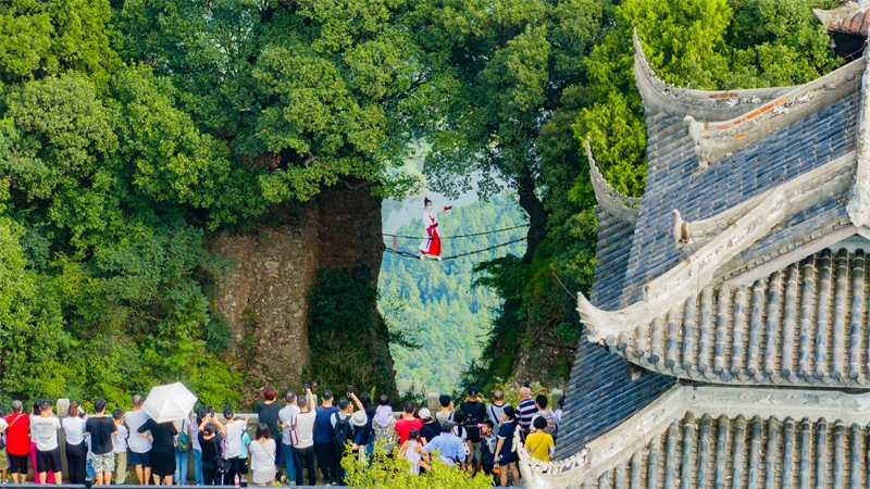 Sichuan : le spectaculaire « ferry volant » du mont Douchuan à Mianyang