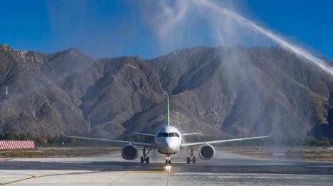 L'avion chinois C919 atterrit pour la première fois au Xizang