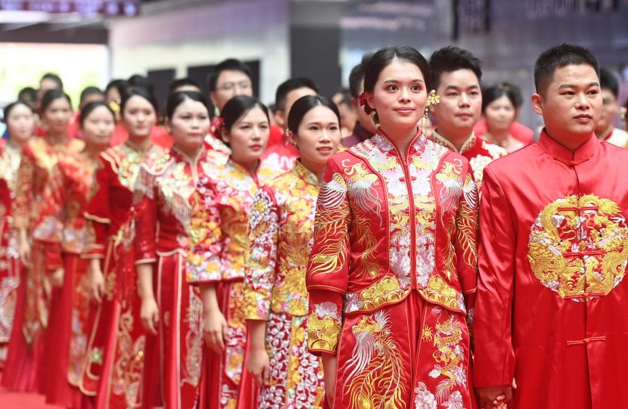 Un mariage collectif de 10 000 personnes organisé dans l'ensemble de la Chine