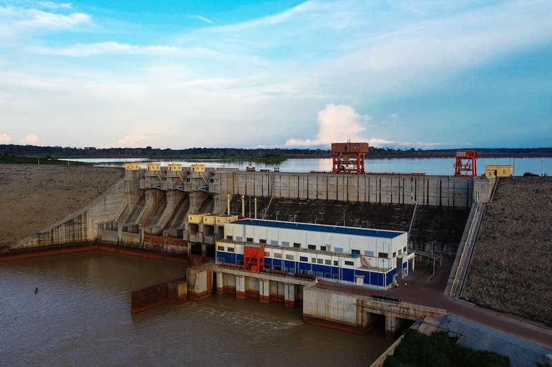 Photo aérienne prise le 18 septembre 2024 montrant une vue de la Centrale Hydroélectrique de Lom-Pangar, dans la région de l'Est du Cameroun. (Xinhua/Kepseu)