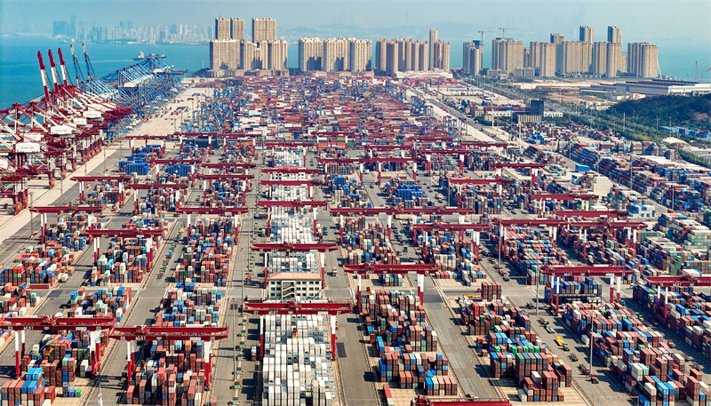 Shandong : les opérations du terminal portuaire de Qingdao battent leur plein