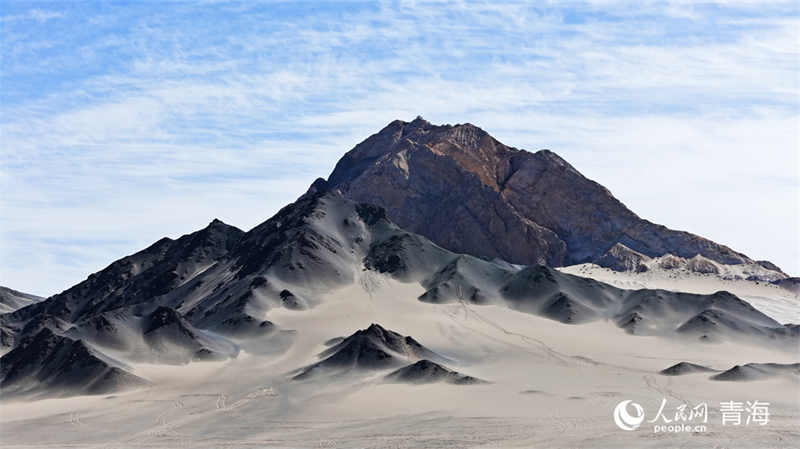 Qinghai : Heidushan, comme une peinture à l'encre noire dans le désert du nord-ouest