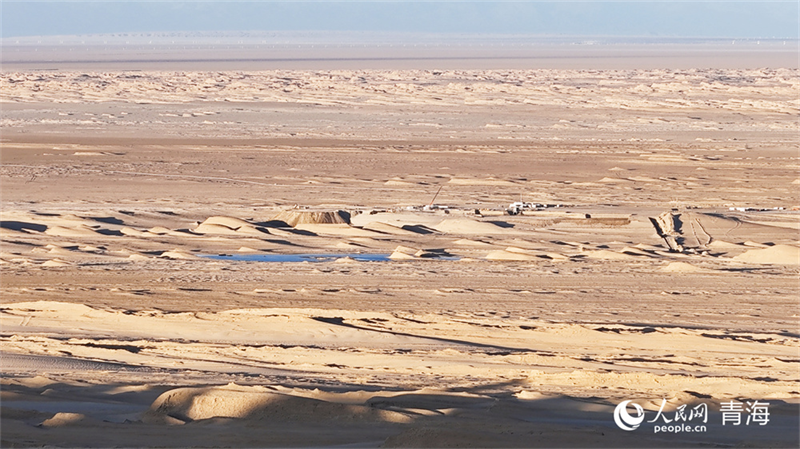 Qinghai : Heidushan, comme une peinture à l'encre noire dans le désert du nord-ouest