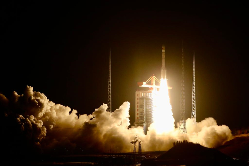 La Chine lance avec succès un nouveau groupe de satellites