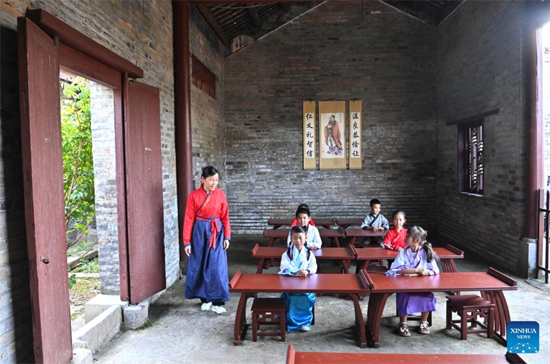 Guangxi : le village traditionnel de Nalu devient une attraction touristique et un lieu incontournable pour les voyages d'études