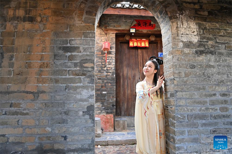 Guangxi : le village traditionnel de Nalu devient une attraction touristique et un lieu incontournable pour les voyages d'études