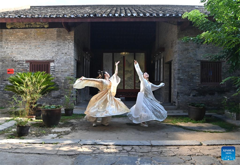 Guangxi : le village traditionnel de Nalu devient une attraction touristique et un lieu incontournable pour les voyages d'études