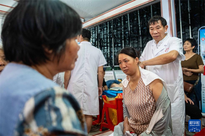 Pourquoi les « marchés nocturnes de médecine traditionnelle chinoise » sont-ils devenus si populaires ?