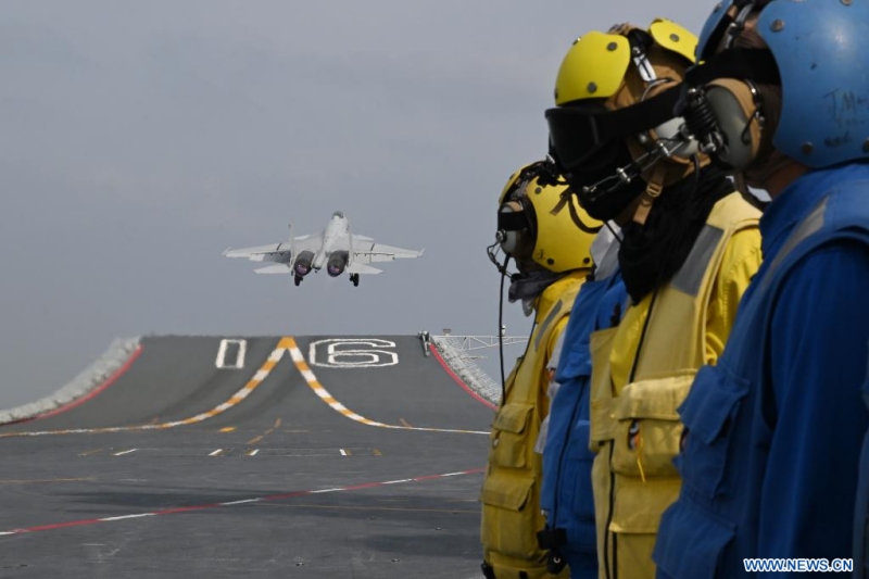 La marine chinoise effectue un exercice en double formation de porte-avions pour la première fois