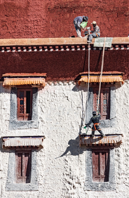 Xizang : la rénovation annuelle du Palais du Potala à Lhassa